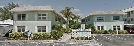 Building Photo - 611 Gulf Dr N