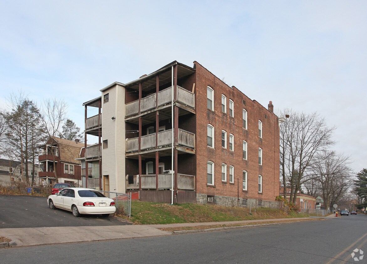 Building Photo - 243-245 Capen St