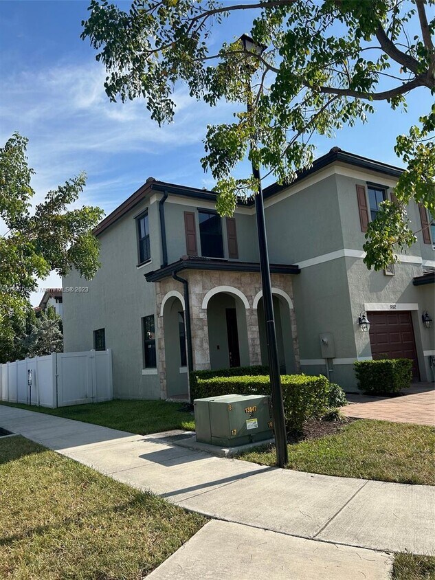 3202 W 104th Terrace, Hialeah, FL 33018 Townhome Rentals in Hialeah