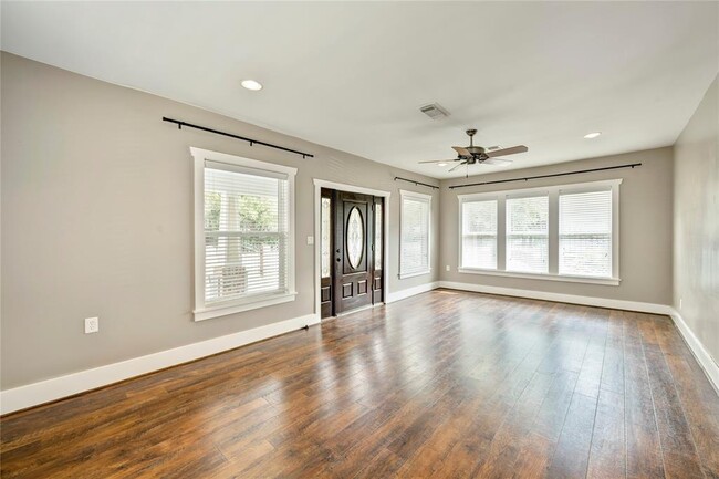 Building Photo - 4430 McKinney St