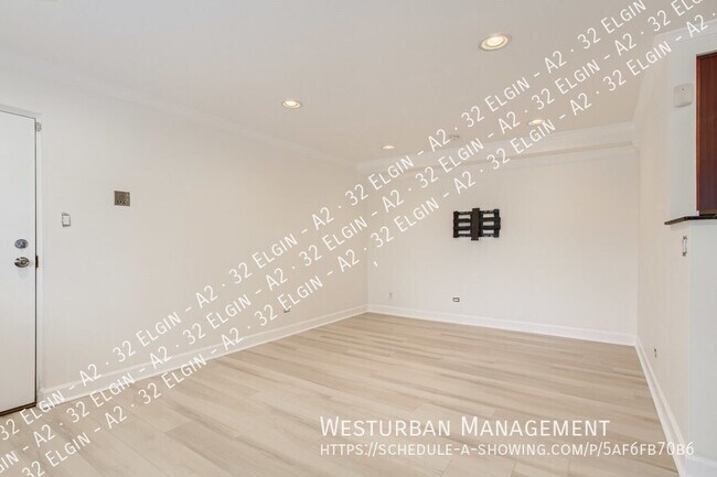 Building Photo - First-Floor Renovated Condo!