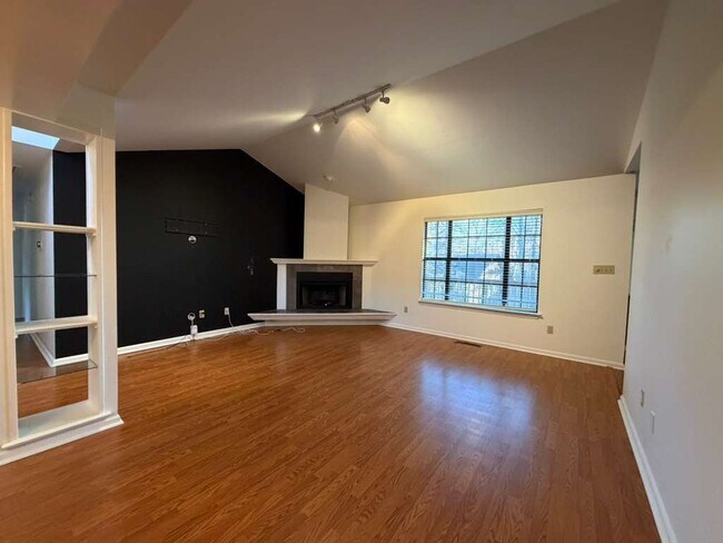 Foto del edificio - 11409 Hickory Hill Rd