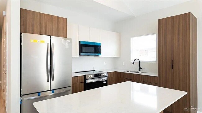 Foto del edificio - 705 Deanne Dr