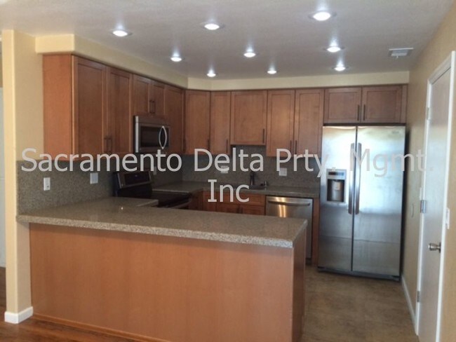 Foto del edificio - 5534 E Knoll Dr