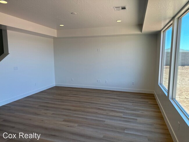 Building Photo - 6 br, 3.5 bath House - 3080 S Maplecrest Dr