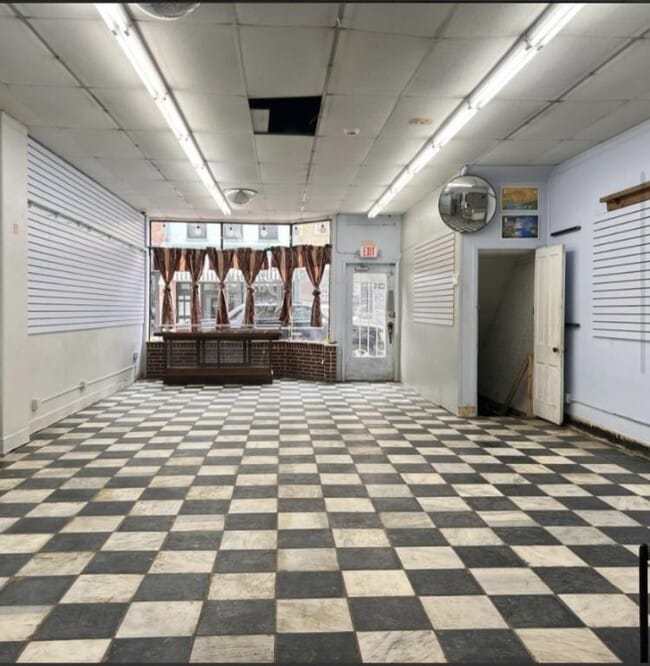 Foto del edificio - 212 E 2nd St
