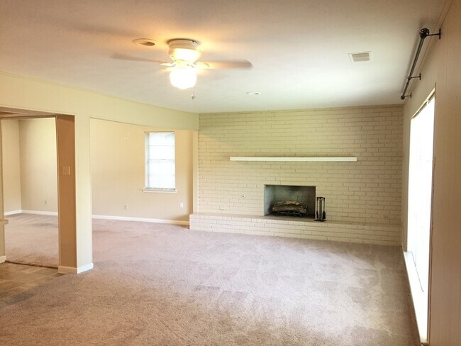 Foto del edificio - 1718 Glen Alta Dr