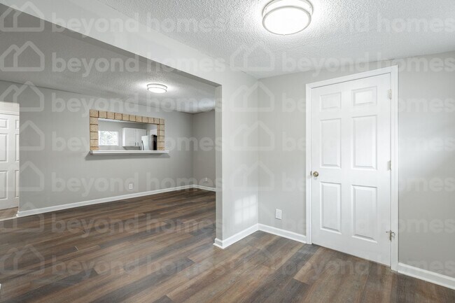 Building Photo - Lovely 3 bedroom / 1 bathroom home in Nort...