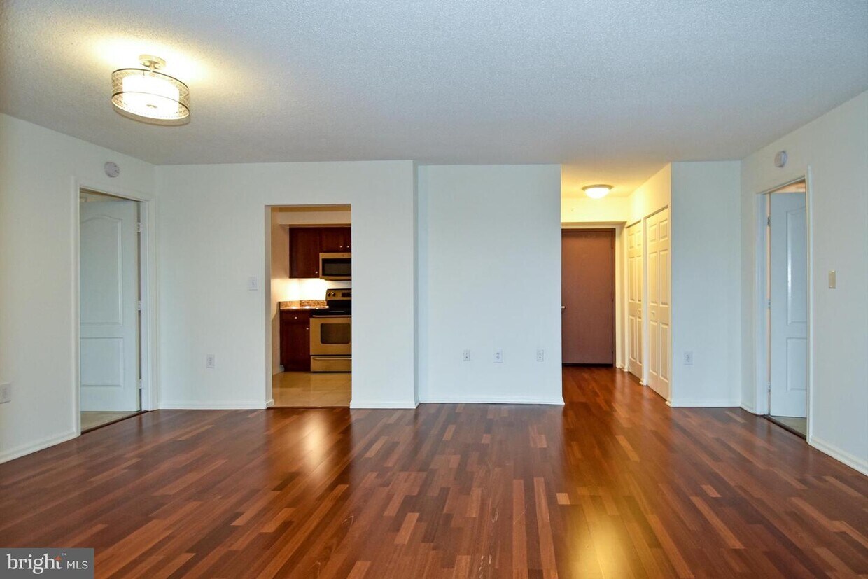 Foto principal - 2230 George C Marshall Dr