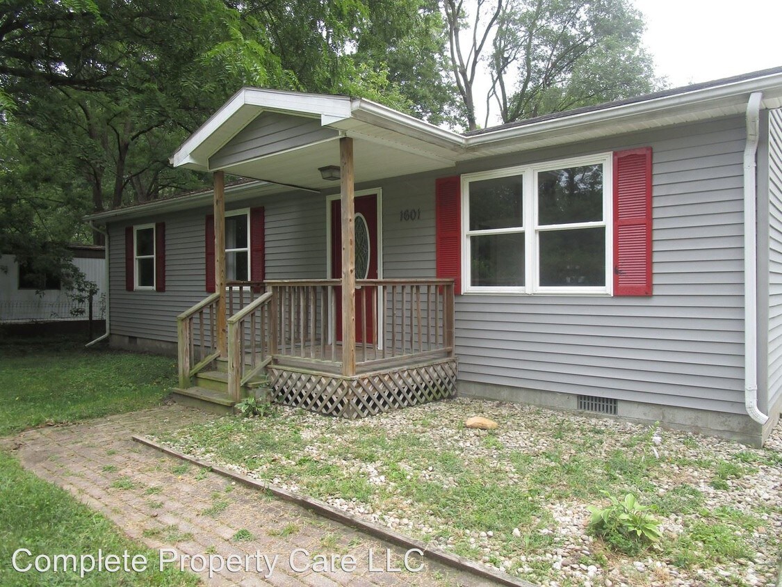 Primary Photo - 3 br, 1.5 bath House - 1601 E Dartmouth Ave