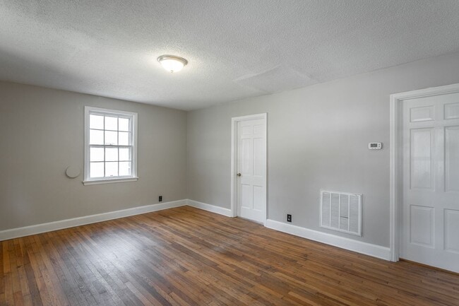 Building Photo - 538 Wando Dr