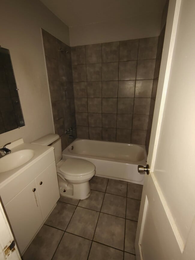 Building Photo - 412 N A St