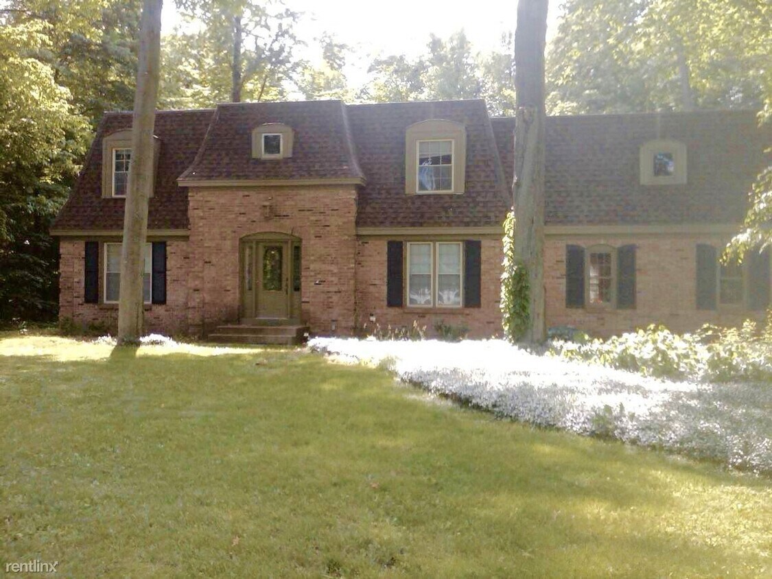 Primary Photo - 4 br, 2 bath House - 10553 Maple View Ave