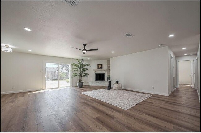 Building Photo - 2306 Parana Dr