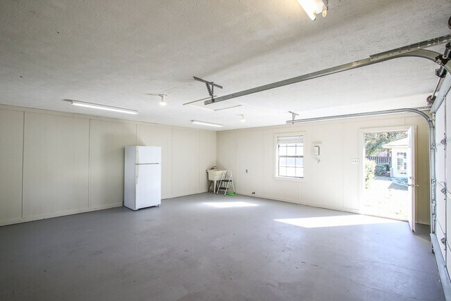 Foto del edificio - Beautiful three bedroom in Richmond Hill