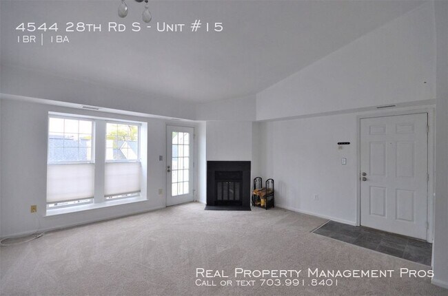 Building Photo - Beautiful Top Floor Condo- Shirlington!