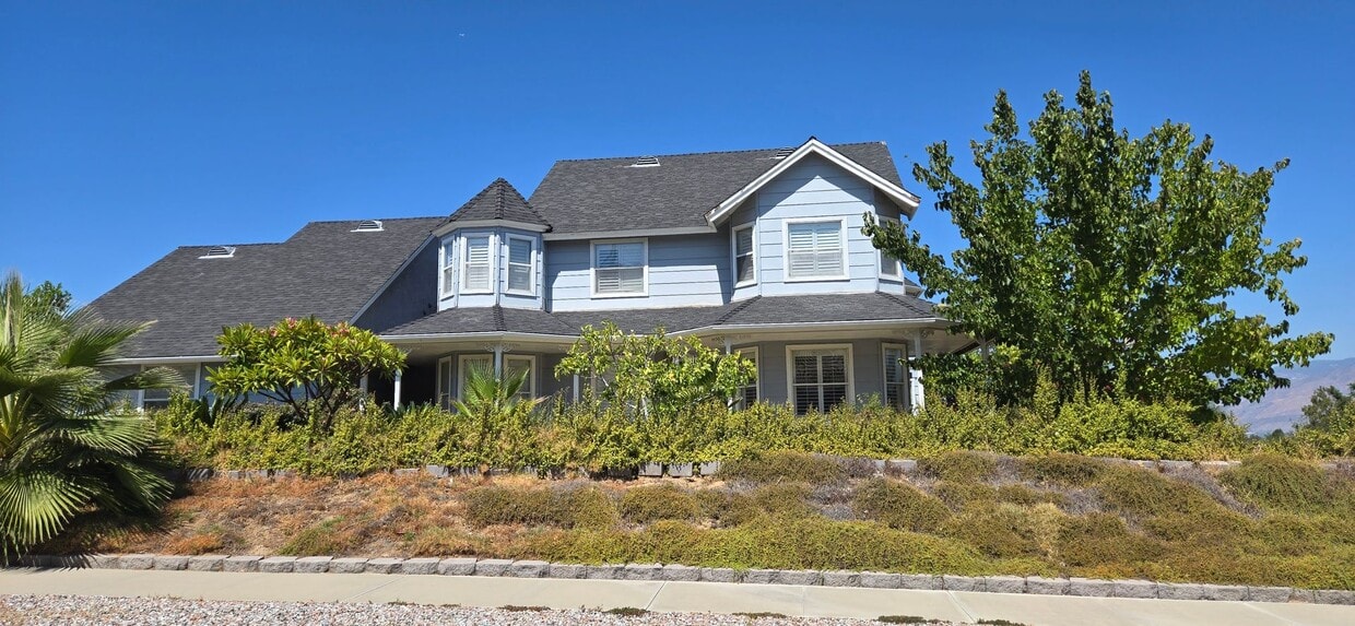 Primary Photo - Loma Linda Home with Mountain Views