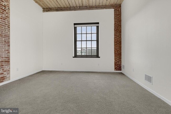 Building Photo - 303 Vine St