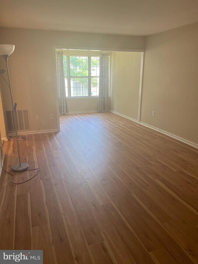 14 Normandy Square Ct Unit 3BC, Aspen Hill, MD 20906 Room for Rent in