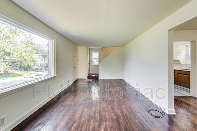 Foto del edificio - 2710 Emmet Rd