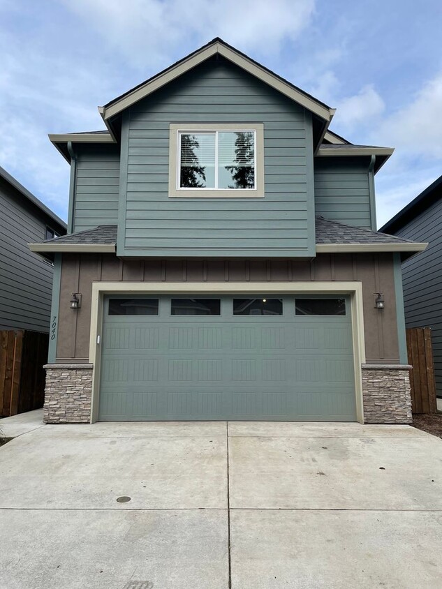 Foto principal - NEWLY BUILT 3 BED/2 BATH HOME IN RIDGEFIEL...