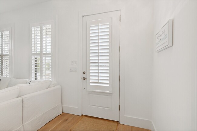 Foto del edificio - 1470 Mizzen Alley
