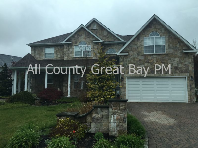 5 Windjammer Xing, Manorville, NY 11949 House Rental in Manorville