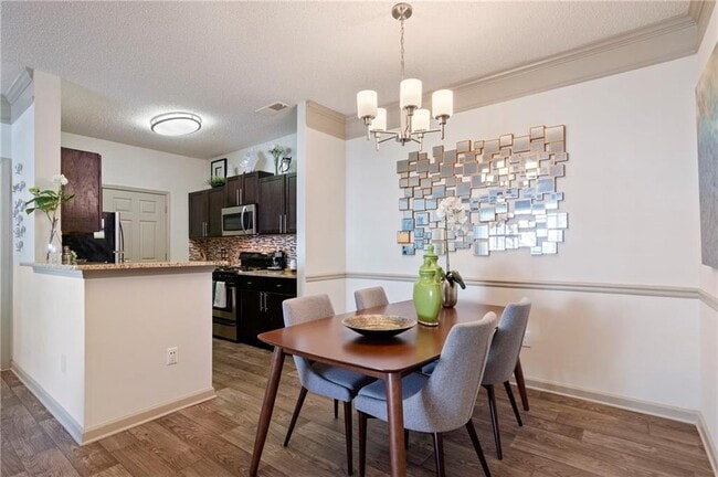 Foto del edificio - 10055 Jones Bridge Rd