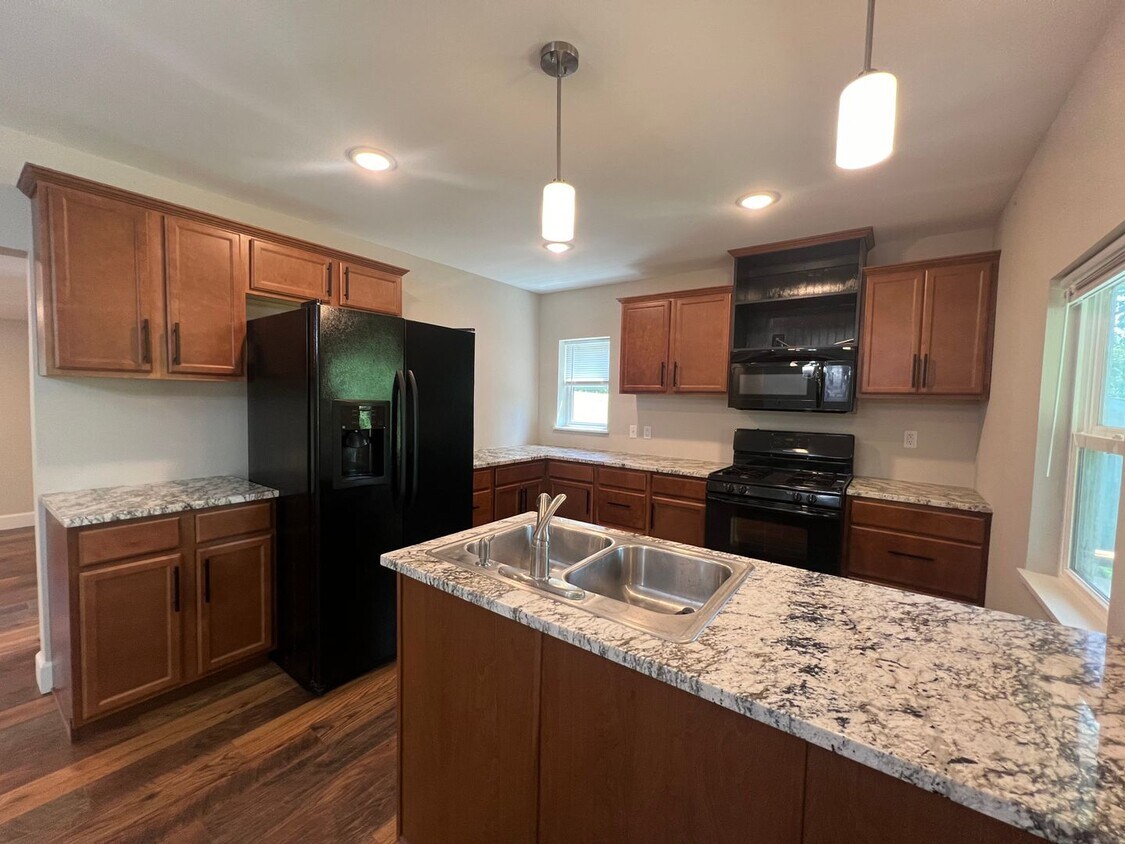 125 Critter Trl, Hollister, MO 65672 House Rental in Hollister, MO