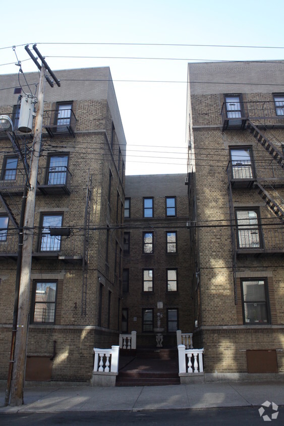 Building Photo - 4360 Furman Ave