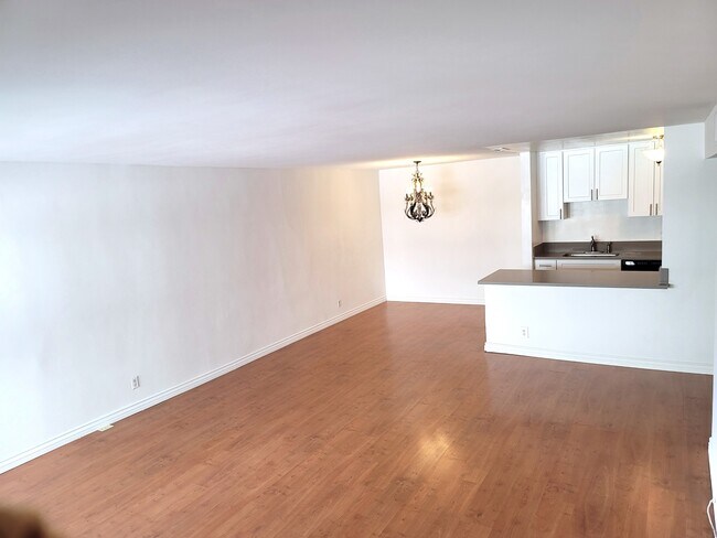 Building Photo - 5454 Zelzah Ave