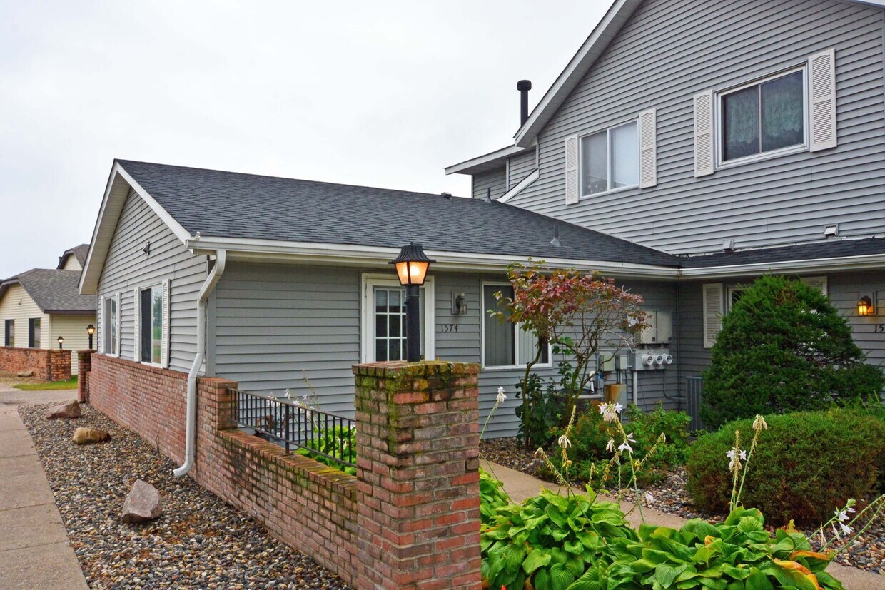 Foto principal - Beautiful 2-Bed 1-Bath Home Available in O...