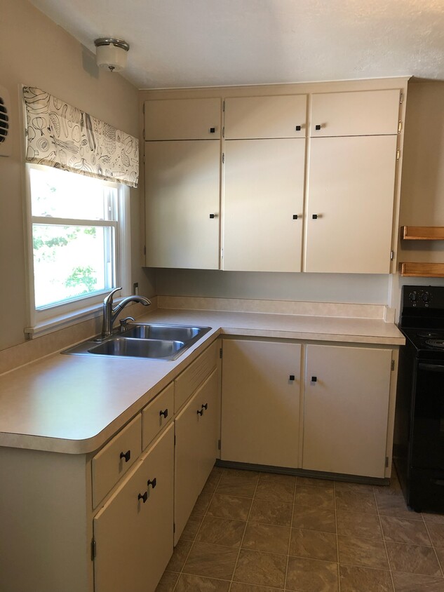 Kitchen - 415 N 7th St