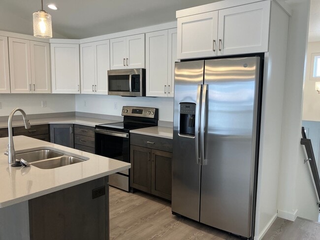 Building Photo - New 4 Bedroom/3 Bathroom Twin Home