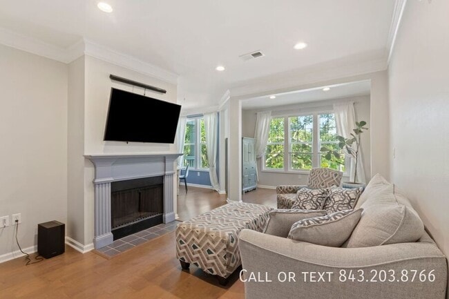 Building Photo - 1731 Chatelain Way