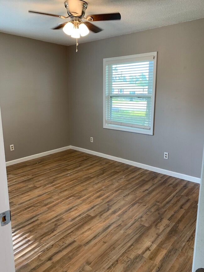 1011 Tyler Ave, Muscle Shoals, AL 35661 House Rental in Muscle Shoals