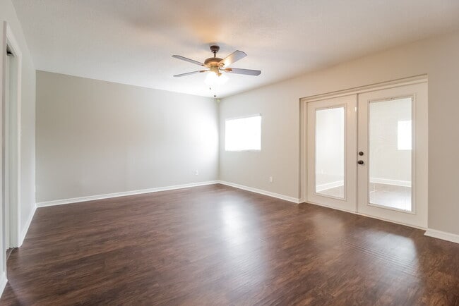 Building Photo - 9334 Buttonwood St