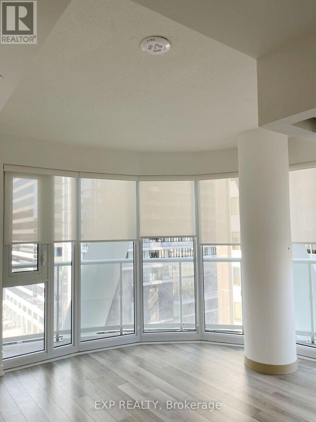 Photo du bâtiment - 230 Simcoe St