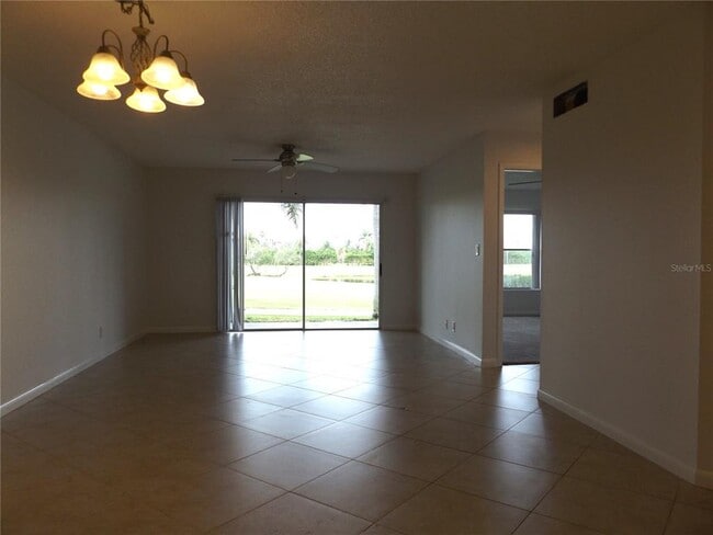 Building Photo - 6151 Bahia Del Mar Blvd S
