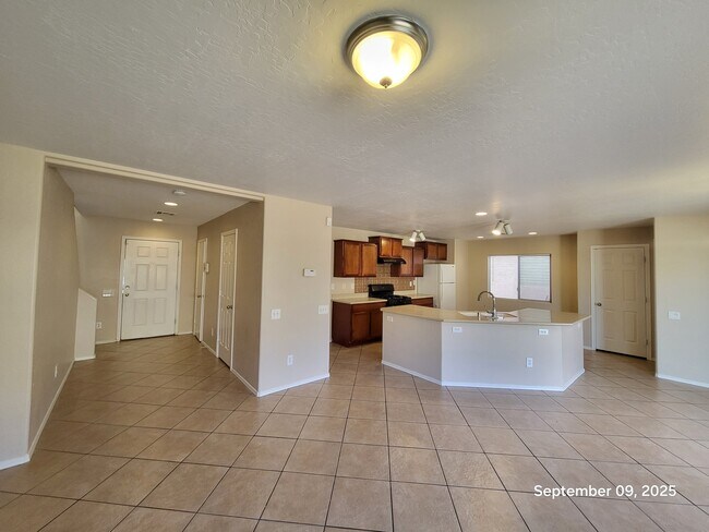 Foto del edificio - 9042 Tolford Ave
