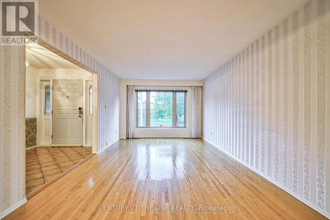 Building Photo - 54 Marblemount Crescent
