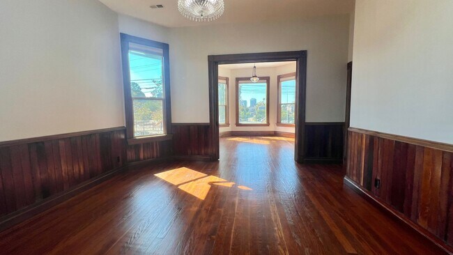 Building Photo - 696-694-29th