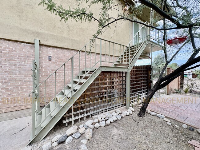 Building Photo - 2819 N Woodland Ave