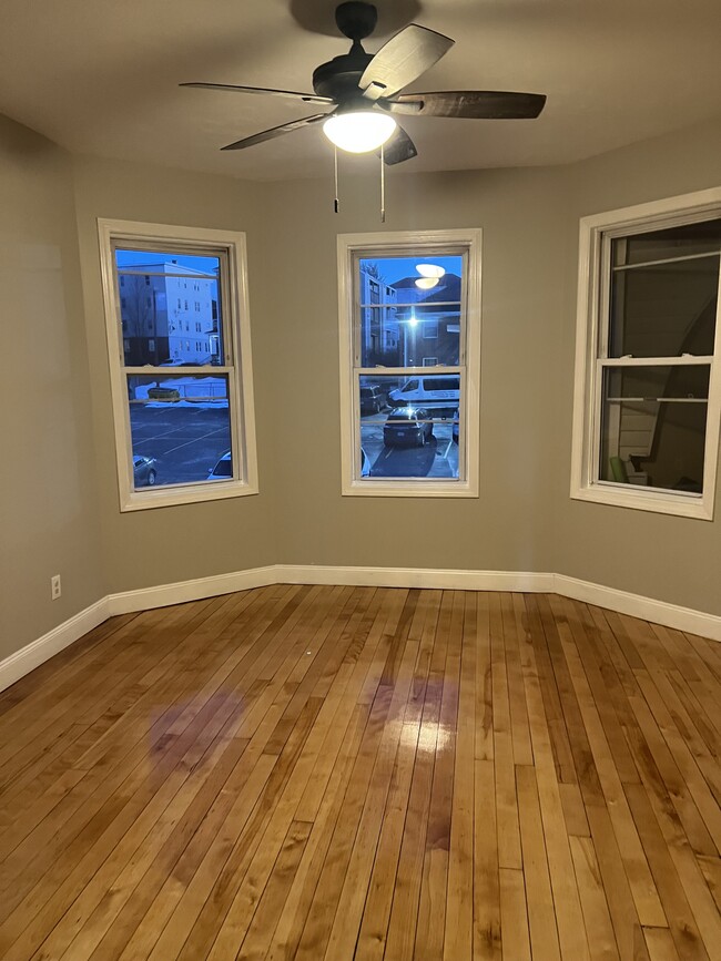 Building Photo - 49 Waverly St