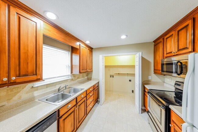 Foto del edificio - 2218 Cecille Dr SW