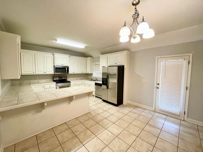 Building Photo - 3/2 For Rent in Farmington Station!