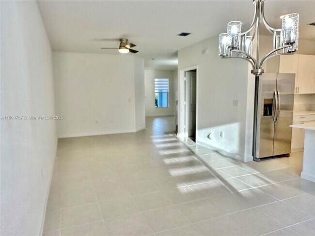 Building Photo - 114 SW 184th Ave