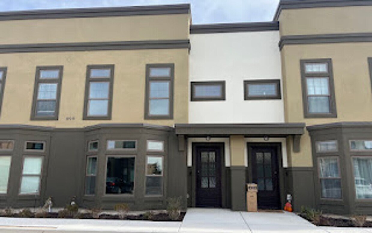 Foto principal - 1 year old Townhome in Cedar City