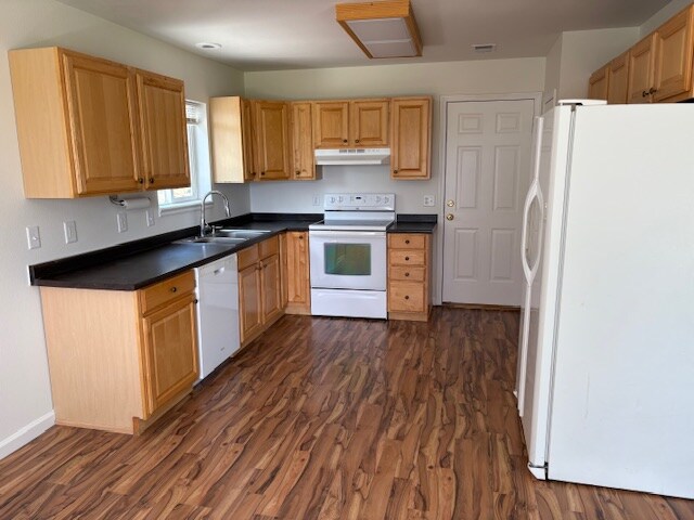 Foto del edificio - 12800 E Four Mile Rd