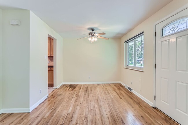 Foto del edificio - Beautiful Bungalow in Great Englewood Loca...